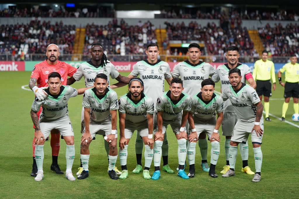 andresNadf's tweet photo. ¡MUNICIPAL ELIMINADO! 👹❌

Con gol de Ariel Rodríguez, Saprissa derrotó 1-0 a Municipal en el Estadio Ricardo Saprissa. #CopaCentroamericana 

👉🏼 Municipal tenía que ganar para clasificar. 

[ Sports and Travel GT ]  Asiste a cualquier evento deportivo en el mundo ✈️⚽️🎾🏀 https://t.co/Uv0HdIAP8r