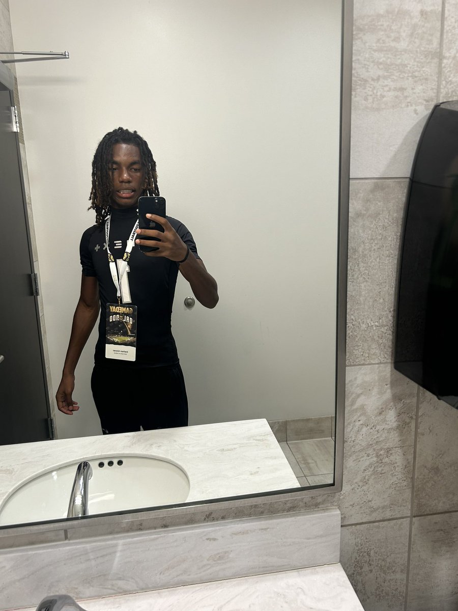 dathan_g3's tweet photo. Great day at UCF game day @MohrRecruiting @adamgorney @gabewalker_26 https://t.co/aoXYbGbFj0
