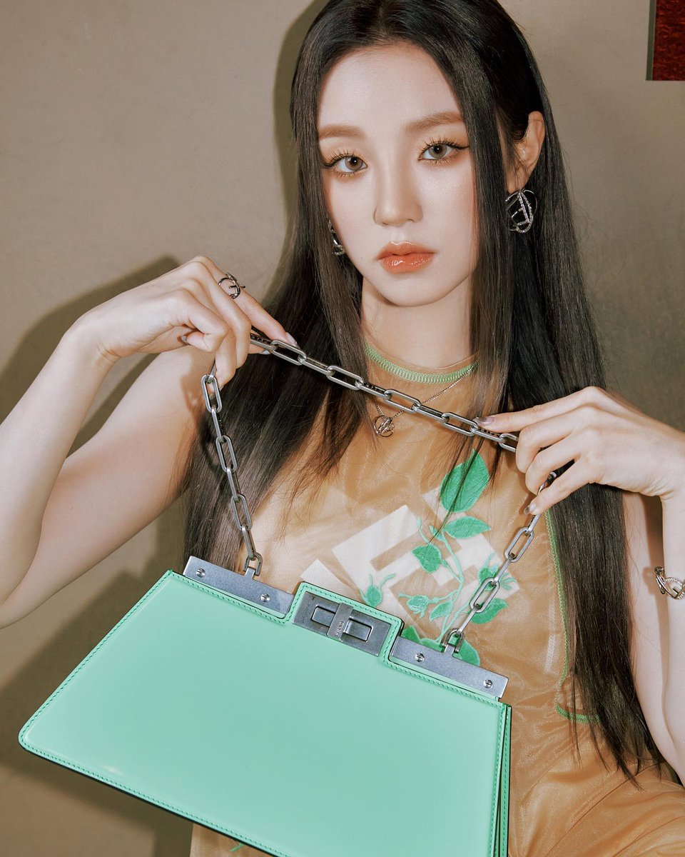archivesyuqi's tweet photo. 230222 [IG] See u guys later💚💚💚
#FendiFW23
#Fendi
@/fendi
@/mrkimjones
@/silviaventurinifendi
@/delfinadelettrez

#우기 #YUQI #雨琦 #GIDLE #여자아이들 https://t.co/SnCSjUwIUg