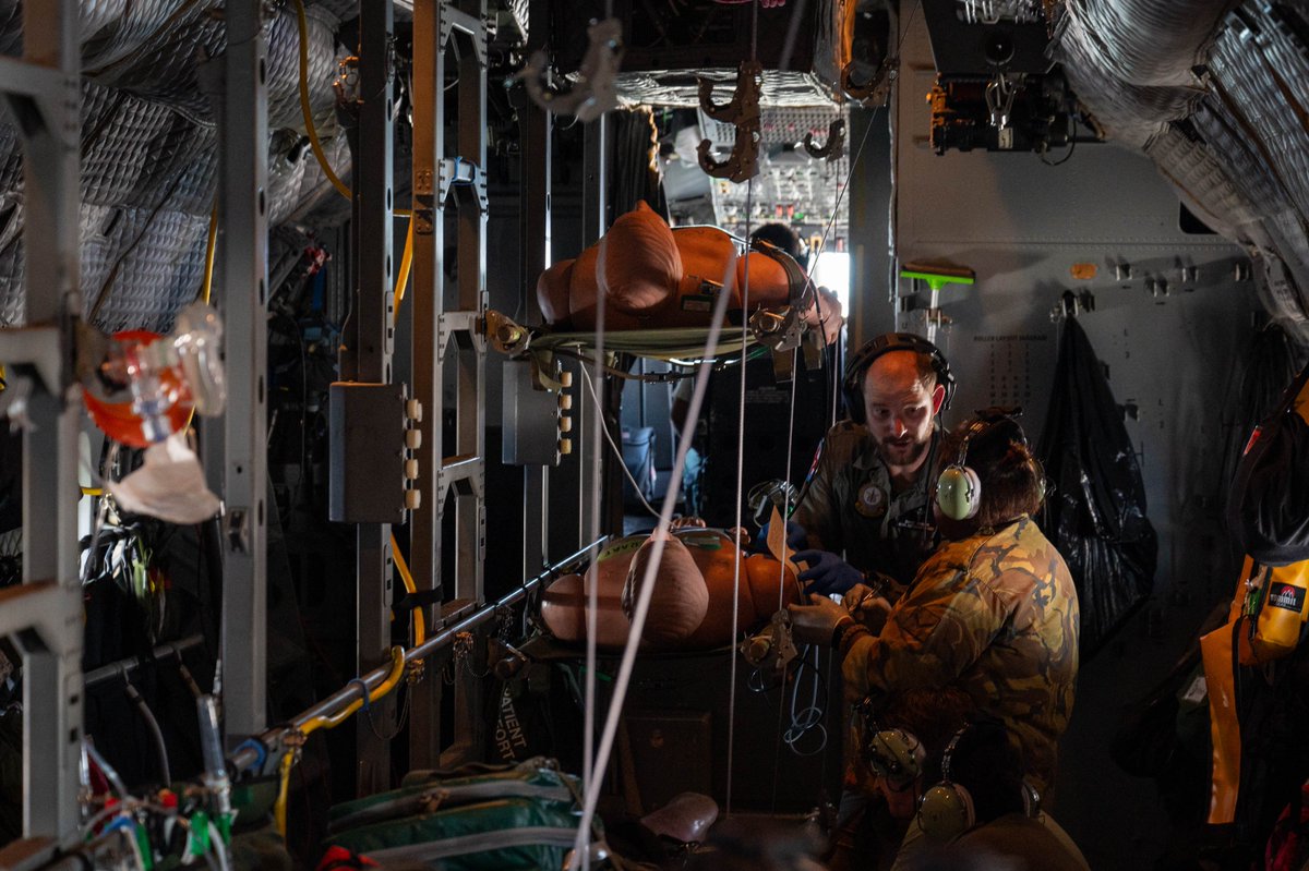 USPACOM's tweet photo. .@PACAF, @AusAirForce, and #PNGDefenceForce conduct an aeromedical evacuation drill during #PacificAngel24, enhancing interoperability supporting terrain survival and swift water personnel recover in the #FreeAndOpenIndoPacific.
π #PapuaNewGuinea
πΈ: A1C Carson Jeney https://t.co/wWucrh8aRV