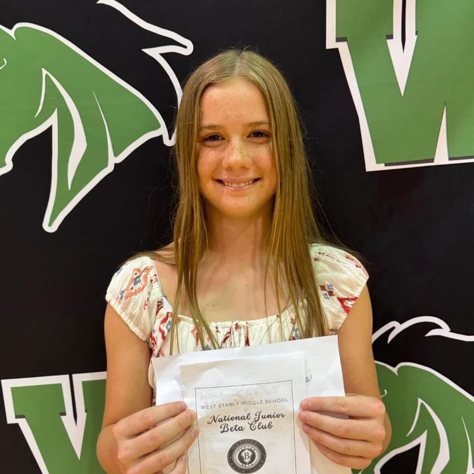laneyrtucker2's tweet photo. National Junior Beta Club inductions tonight @WSMColts with some of my favs!  #studentathlete #jrbetaclub #westisbest @gregtucker31 @CoachTucker2131 https://t.co/MqMk1YD2im