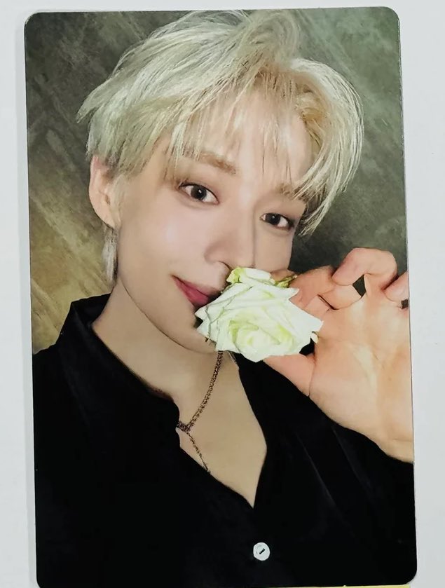 jiwoongiez's tweet photo. NEED THIS JIWOONG PHOTOCARD https://t.co/SujFRoqEYI