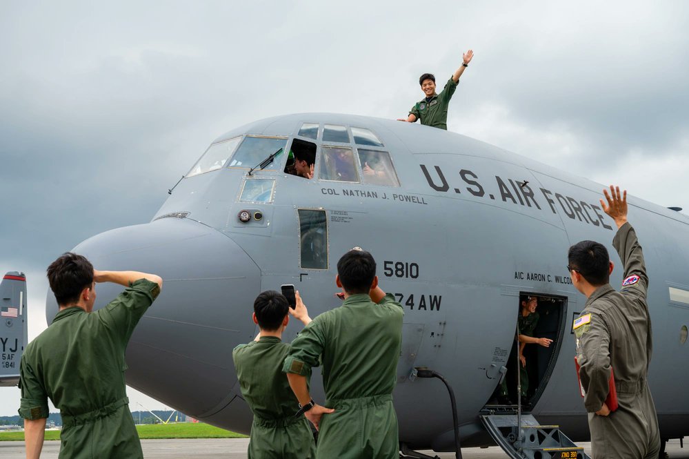 米軍実物 司令官 チャレンジコイン 横田基地 第374空輸航空団 紋章 C130