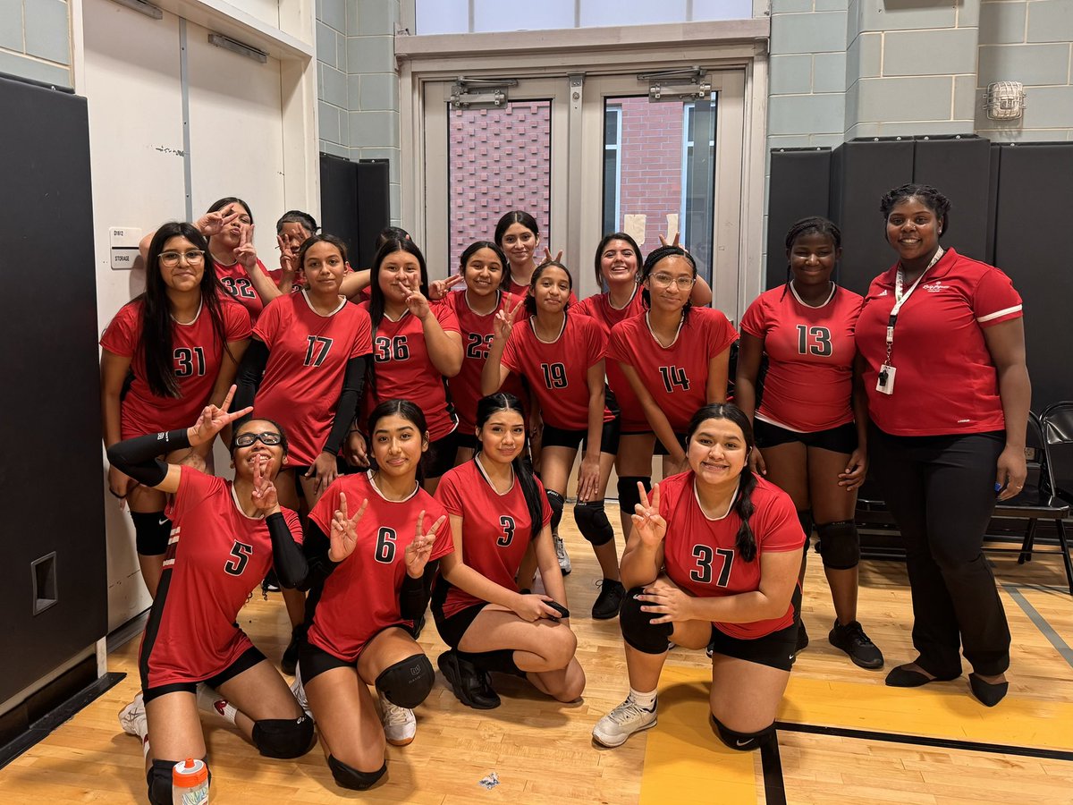 sam_patrickk's tweet image. Amazing job 8th grade 🏐 keep up the hard work! @MeadMS_AISD @athletics_mead @MrLara9