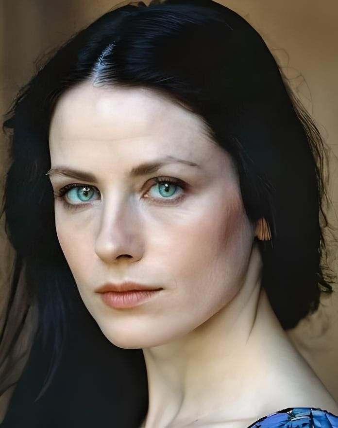 DebLouRose's tweet image. Character Portrait: Theresa Niles

Theresa Niles' character evolves significantly throughout the novel. Initially, she is a nurturing, empathetic figure deeply connected to her family, especially her sons David and Tom. With David, she shares a profound spiritual bond,…