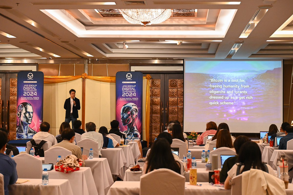 _jasgroup's tweet photo. 🚀บรรยากาศงานสัมมนา JAS Group Digital Transformation 2024💡
อัพเดทการเงินดิจิทัล เจาะลึกกลยุทธ์การลงทุน พร้อมไขทุกข้อสงสัยเกี่ยวกับ Bitcoin กับอาจารย์ตั๊ม-พิริยะ สัมพันธารักษ์💰
#JASGroupDigitalTransformation2024 #JASGroup #DigitalTransformation #JAS #JASMINE #Bitcoin https://t.co/LEX9sbgNRm