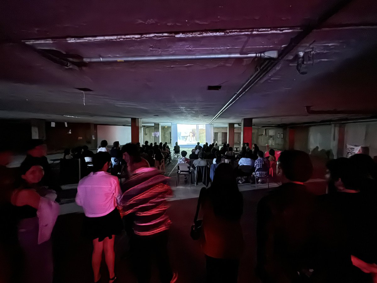 Función llena de #NoQuieroSerPolvo en el <a href="/Ficotredad/">Festival Internacional de Cine de la Otredad</a>, la Torre Andrade como sede le quedó como anillo al dedo a la película increíble 🤯, muy fin del mundo todo