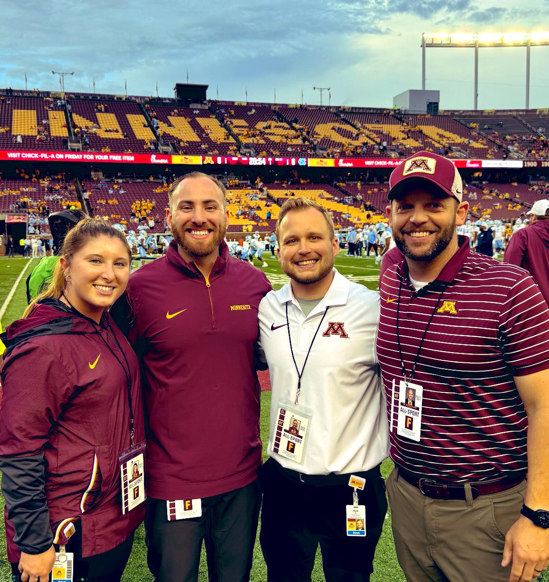 MHFV Rehabilitation Residencies (@mhfvres) on Twitter photo Our 2024-2025 Sports Residents and Division 1 Sports Fellow are getting their first taste of an <a href="/bigten/">Big Ten Conference</a> sideline experience with their research director, <a href="/JustinStakerPT/">Justin Staker PT, PhD</a> , at the @gopherfootball game tonight! #skiumah #rowtheboat #gogophers🏈
#physicaltherapy
#sportsmedicine Our 2024-2025 Sports Residents and Division 1 Sports Fellow are getting their first taste of an <a href="/bigten/">Big Ten Conference</a> sideline experience with their research director, <a href="/JustinStakerPT/">Justin Staker PT, PhD</a> , at the @gopherfootball game tonight! #skiumah #rowtheboat #gogophers🏈
#physicaltherapy
#sportsmedicine