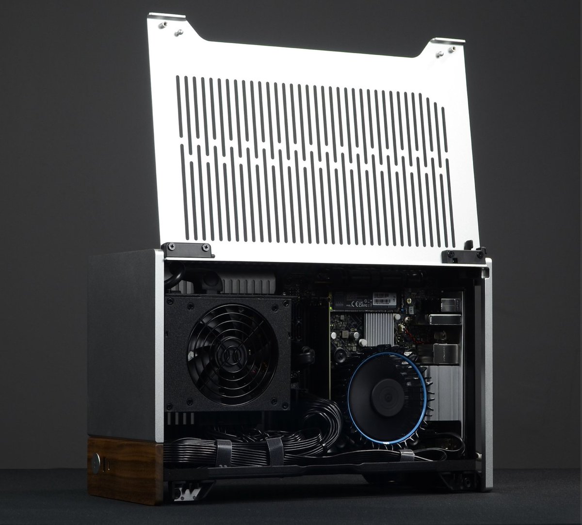 Palit_Japan's tweet photo. 「このPalit RTX4060 Infinity 2を使って作ったPCケース、どうです(๑•̀ㅁ•́๑)✧
カードの購入はこちら▶ https://t.co/42VhlKzZH7
📷 HAXTECH Compute
#Palit #PalitGeForce #Nvidia #RTX4060 #Infinity2 #pcmod #GPU #pcgaming #graphiccard #custompc #graphicscard #pcbuild #pcbuilds #pcsetup https://t.co/KN2hFDzIrq