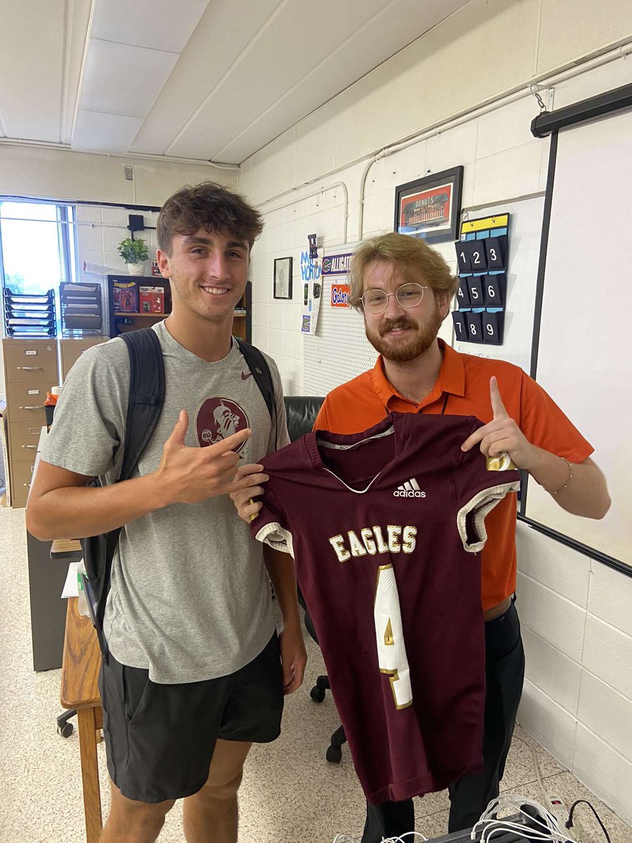 jersey game tomorrow had to hook up my dawg mr horton 🤝🏼<a href="/AD_Nice3/">Adron Robinson</a> <a href="/FLCoachT/">Grant Thompson</a> <a href="/Niceville_FB/">Niceville Football</a>