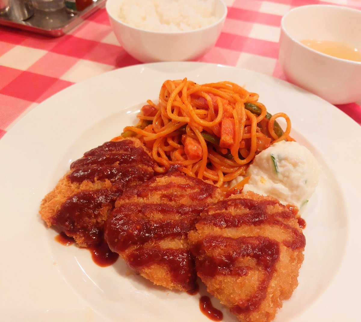 __yuaxxyua's tweet image. 銀座なのに750円からイタリアンランチが食べれる神コスパ店シシリアで今週のランチのヒレカツ900円ランチ。どのメニューも1,000円以下、パスタの大盛り+150円は量すごいから気軽に大盛りにしちゃだめ…