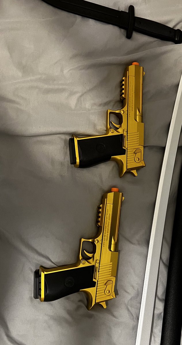 Nicky6ix1's tweet photo. .44 caliber gold plated desert eagle pistoleros! Check✅ Pics of new katanas coming soon!! https://t.co/fDPweXE1mH