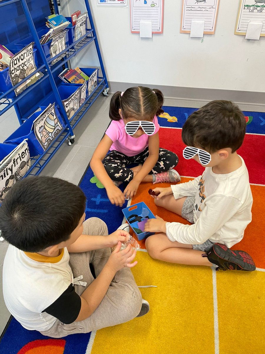 JulieBronc's tweet photo. Kinder scientists are collaborating during an investigation to discover how we can describe the physical properties of objects. @ME_Mustangs @FBISDscience https://t.co/zPYc5pk1ie