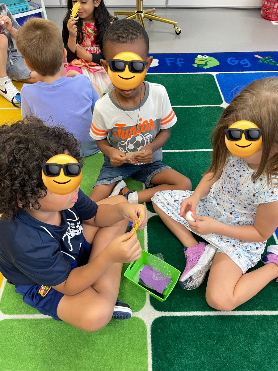 JulieBronc's tweet photo. Kinder scientists are collaborating during an investigation to discover how we can describe the physical properties of objects. @ME_Mustangs @FBISDscience https://t.co/zPYc5pk1ie