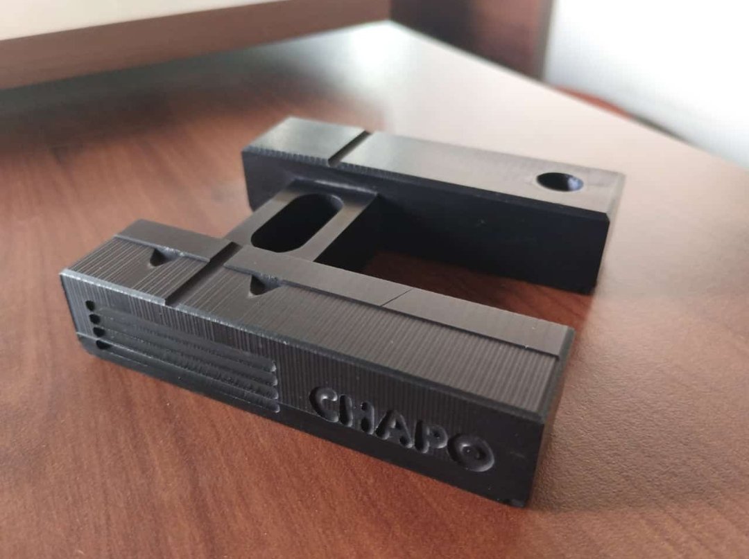 Hoy nos trajeron esta pieza de aluminio para golf y le dimos este acabado color negro.