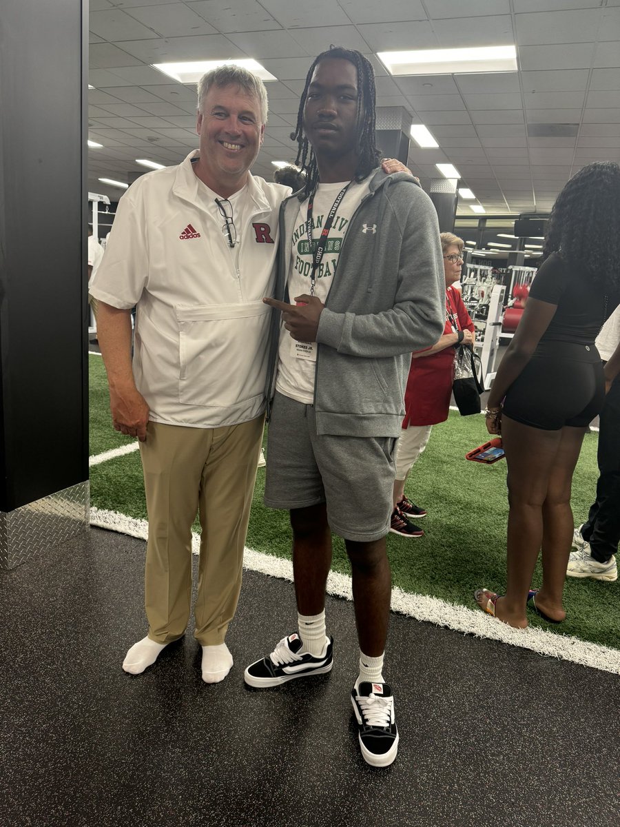 DarnellStokes1k's tweet image. First college game experience was successful, thank you @RamonS_RU @CoachJohn_Perry @GregSchiano @KirkCiarrocca  @RFootball for the invite will be here again!!!