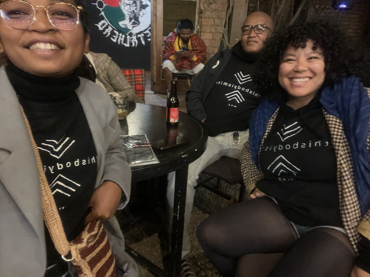 Ce soir c'était Kozy Sary au Badass Motorcyle Community, une initiative de Mira Photo Mdg. 
Il y avait <a href="/HenitsoaRafalia/">Henitsoa Rafalia</a> comme guest speaker avec Felana Rajaonarivelo comme modératrice.