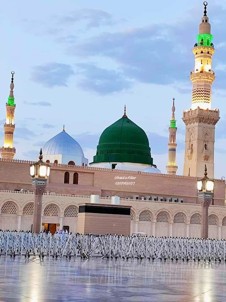 mutghzl's tweet photo. "صلُّوا على غيث القلوب وريِّها
خيرُ الخلائقِ رحمة الرحمن"ﷺ https://t.co/EtXP7H2Iew