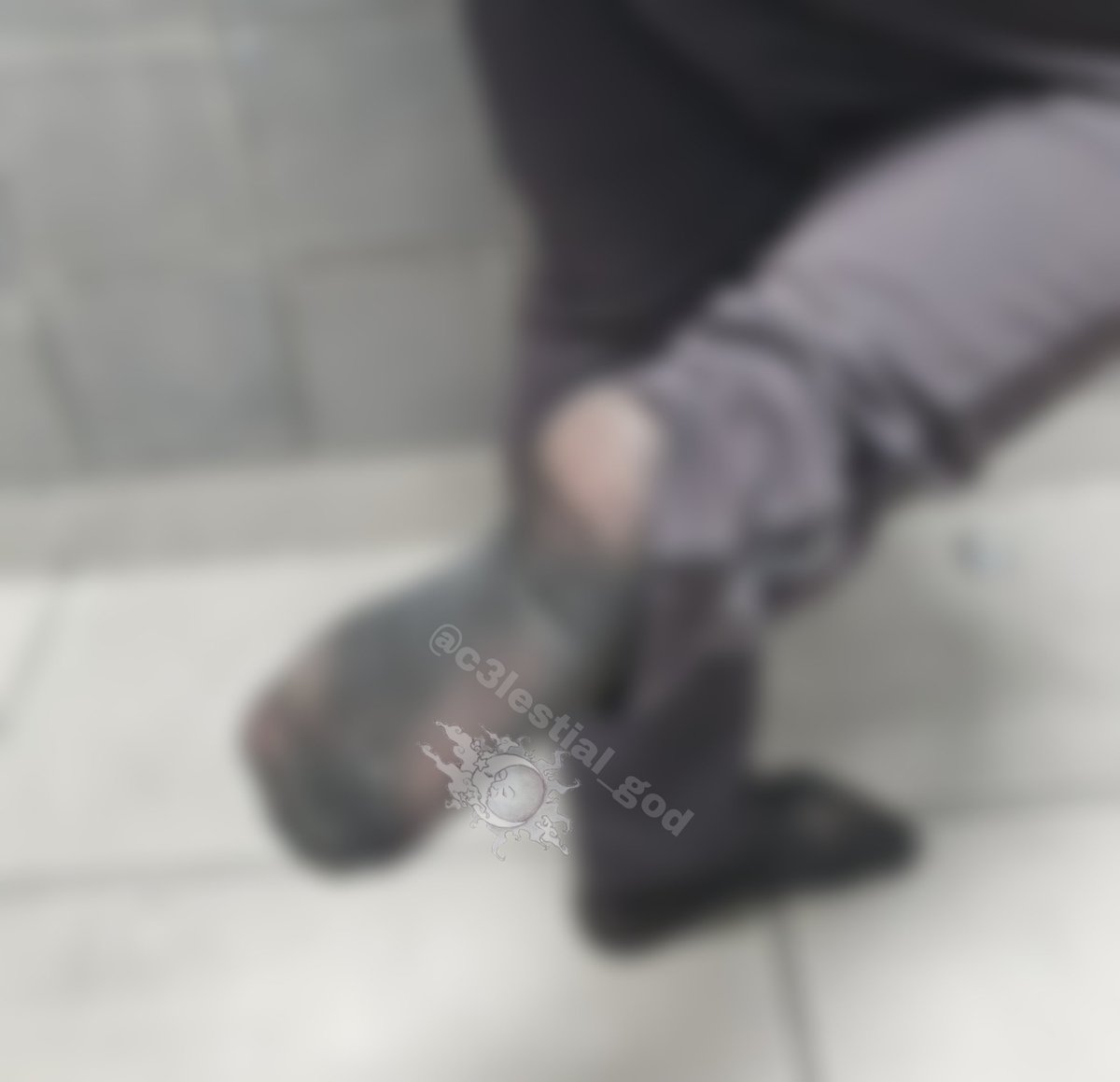 c3lestial_god's tweet photo. Pinned 🫧
🌙Call me Moon, he/him &amp; I am an adult
🌙Cashapp &amp; paypal accepted 
🌙Limits are vomit, scat, snuff, animals, etc
🌙I focus mainly on my feet pics but will post other stuff as well
🌙DM for questions but I will NOT be offering anything erotic for free https://t.co/62GuYuToqP