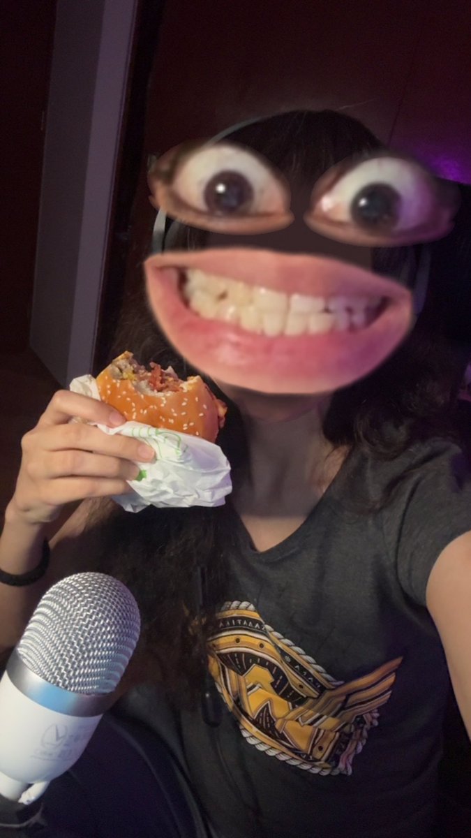 niniamaravilla's tweet photo. Ahí está la deliciosa hamburguesa y yo muy feliz #bitsxbites https://t.co/MrVdnYotlL