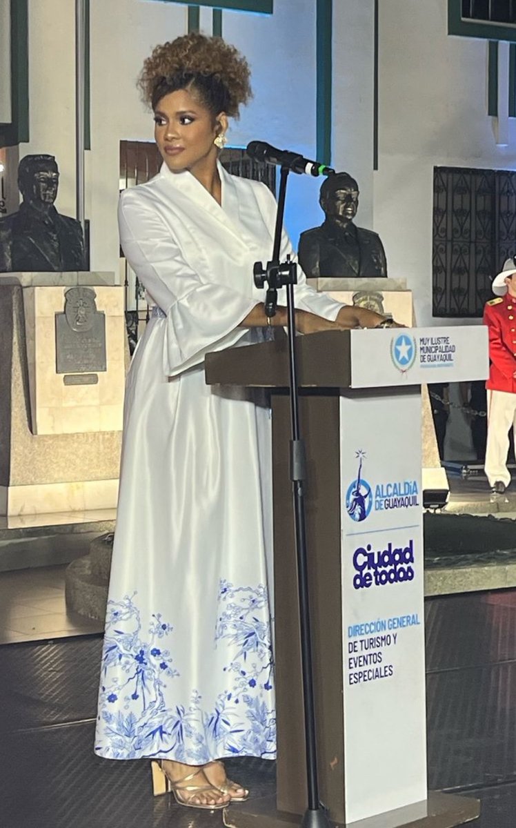 Qué linda es Ma del Cisne Montes. Una de las reinas más guapas que ha tenido Guayaquil. 

Hija de un militar esmeraldeño y una manabita. Mide 1,76 más los tacones 🥹

Tuve la oportunidad de entrevistarla cuando fue electa y es simpatiquísima.