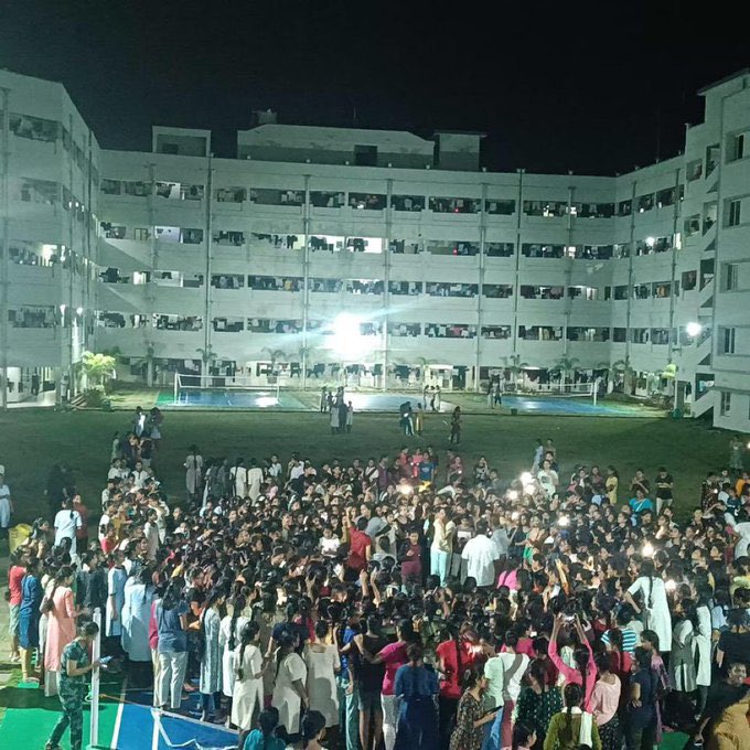ltsChaitanya's tweet photo. Dear Indians 🙏🏻,

We need your attention, Andhra Pradesh ain't in safe hands.‼️

A scandalous incident has come to light at Gudlavalleru College of Engineering in Gudivada, where a hidden camera was discovered in the hostel washroom, secretly recorded 300 videos and sold to boys. https://t.co/YDL3Jr4ntH