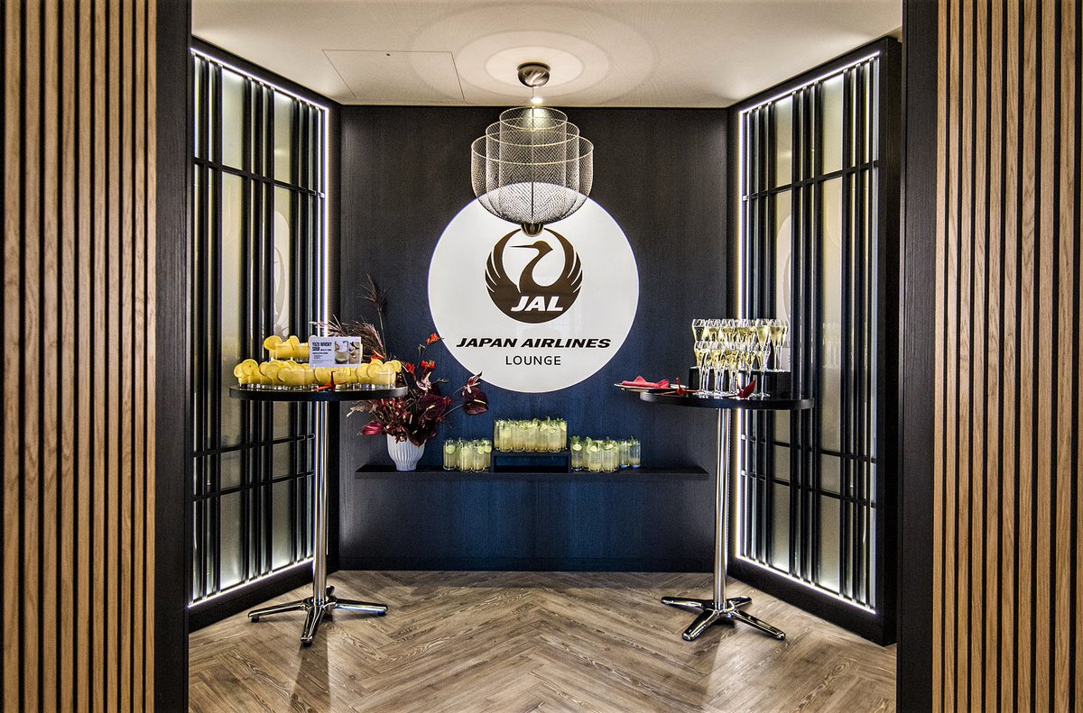 JALs_now's tweet image. #リバプールFC のホームスタジアム「#アンフィールド」に「JAPAN AIRLINES LOUNGE」を新設⚽
試合開始までコース料理を楽しみながらお待ちいただける他、限定のリバプールFCオリジナルギフトのご用意も🎁
→social.jal.co.jp/Xtd

✈️［プレスリリース(サービス全般)］
#JALPressRelease