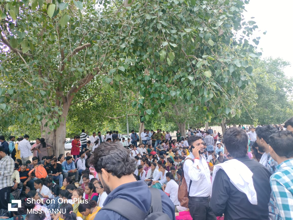 गाइडलाइन के अनुसार यूपी सामुदायिक स्वास्थ्य अधिकारियों को 4800 grade pay पे नियमित करो  <a href="/aajtak/">AajTak</a> <a href="/ABPNews/">ABP News</a> 
<a href="/ndtvindia/">NDTV India</a> <a href="/bstvlive/">भारत समाचार | Bharat Samachar</a>
<a href="/Republic_Bharat/">Republic Bharat - रिपब्लिक भारत</a> #CHO_MLHsP_4800_grade_pay <a href="/PMOIndia/">PMO India</a>  <a href="/MoHFW_INDIA/">Ministry of Health</a> <a href="/myogioffice/">Yogi Adityanath Office</a> <a href="/PMOIndia/">PMO India</a>  <a href="/BJP4India/">BJP</a> <a href="/RahulGandhi/">Rahul Gandhi</a> <a href="/myogiadityanath/">Yogi Adityanath</a>
<a href="/brajeshpathakup/">Brajesh Pathak</a>