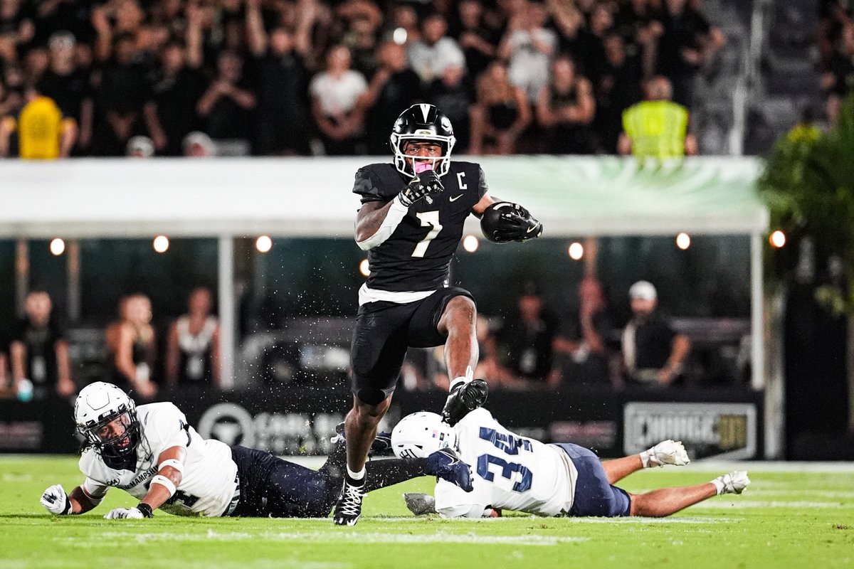 UCF_Football's tweet photo. 11 Carries
142 Yards
2 TDs
12.9 YPC (2nd-most in school history)

RJ Harvey is ELITE 🔥 https://t.co/KfUawM1Lxj