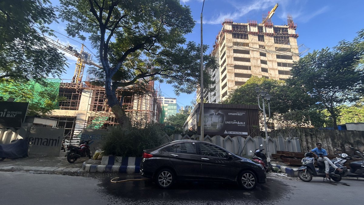 bengalwithrohit's tweet photo. The Sunshine’s Bright on the Two Upcoming Big Tech Parks of Salt Lake Sector V, Kolkata.
1. Emami Business Bay.
2. Merlin The Summit
These Type of Big Office Spaces are Required More in the City, as #Kolkata is Seeing a surge in Office Space Demand.
#techparks #newtechpark #kolkata #kolkatagrowing #itpark #newcompany #emamibusinessbay #merlinthesummit
#comeinvestinbengal
@GroupMerlin @emamirealtyltd @ditewb @SuPriyoBabul
