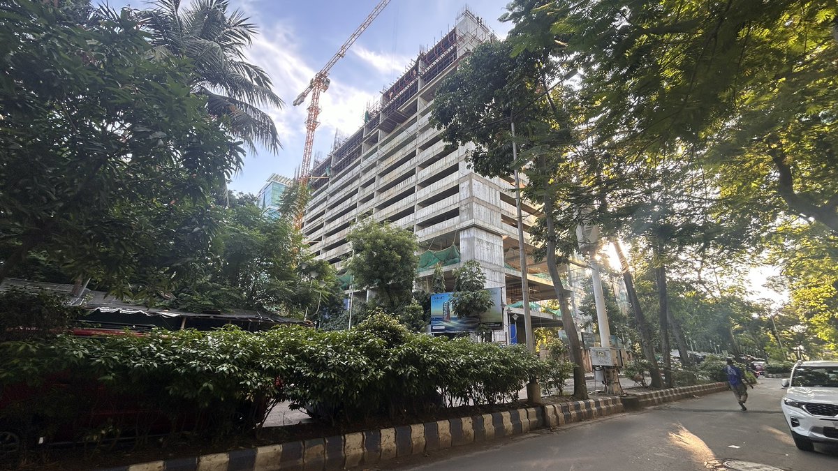 bengalwithrohit's tweet photo. The Sunshine’s Bright on the Two Upcoming Big Tech Parks of Salt Lake Sector V, Kolkata.
1. Emami Business Bay.
2. Merlin The Summit
These Type of Big Office Spaces are Required More in the City, as #Kolkata is Seeing a surge in Office Space Demand.
#techparks #newtechpark #kolkata #kolkatagrowing #itpark #newcompany #emamibusinessbay #merlinthesummit
#comeinvestinbengal
@GroupMerlin @emamirealtyltd @ditewb @SuPriyoBabul