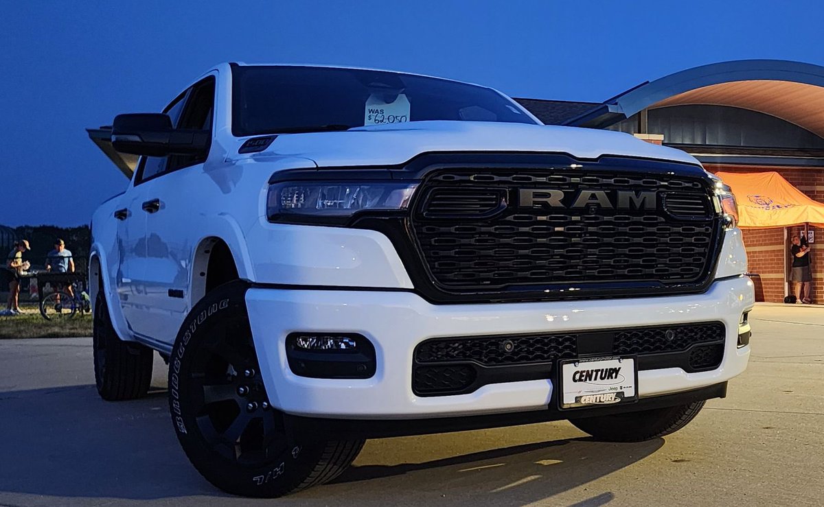 npfb12thman's tweet photo. Tonight’s @NPGrizzliesFB  game was sponsored by Century Dodge Chrysler Jeep Ram!

For over 30 years, Century Dodge Chrysler Jeep Ram has served drivers in Wentzville and the surrounding area.

https://t.co/wiTFBpChnc

13500 Veterans Memorial Pkwy
Wentzville, MO 6338 https://t.co/0xk7v7aUnc