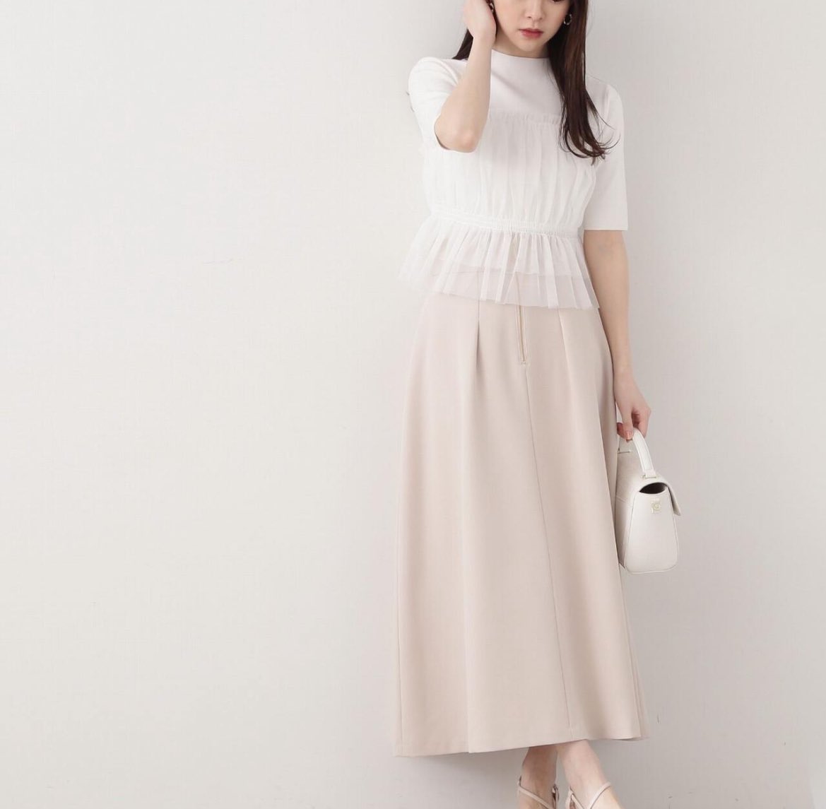 BUDOFASHION's tweet image. 婚活お見合い激戦会場の待ち合わせ場所で『PROPORTION BODY DRESSING』を着た女性が一際 光って見えました…！品の良さと女性らしさを纏えます。

普段カジュアル派も会社の面接にスーツを着るように、婚活服で挑むことにより真剣度が伝わります。
甘さはトップスの色とスカートの形で調整しましょう🙆‍♀️