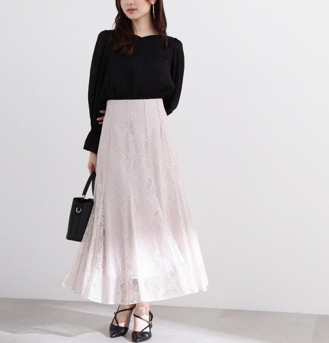 BUDOFASHION's tweet image. 婚活お見合い激戦会場の待ち合わせ場所で『PROPORTION BODY DRESSING』を着た女性が一際 光って見えました…！品の良さと女性らしさを纏えます。

普段カジュアル派も会社の面接にスーツを着るように、婚活服で挑むことにより真剣度が伝わります。
甘さはトップスの色とスカートの形で調整しましょう🙆‍♀️
