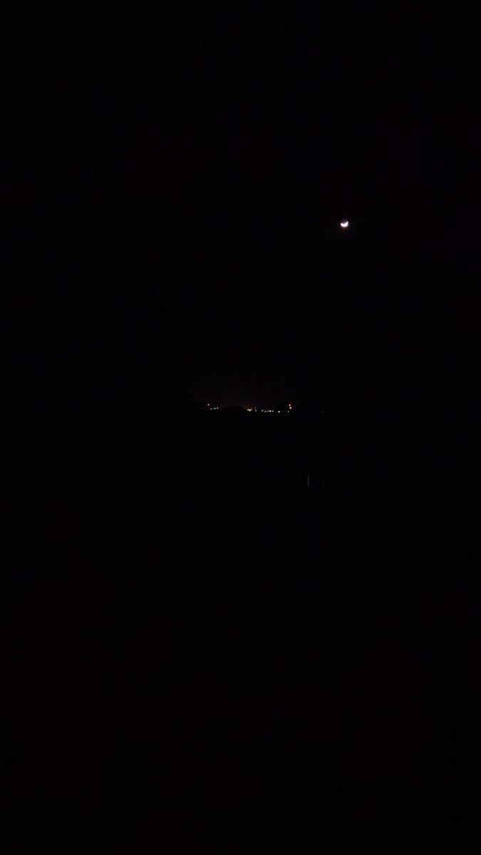 Tati_Muu's tweet photo. @hernandezmary17 Desde mi ventana... https://t.co/6UHBiz24Jy