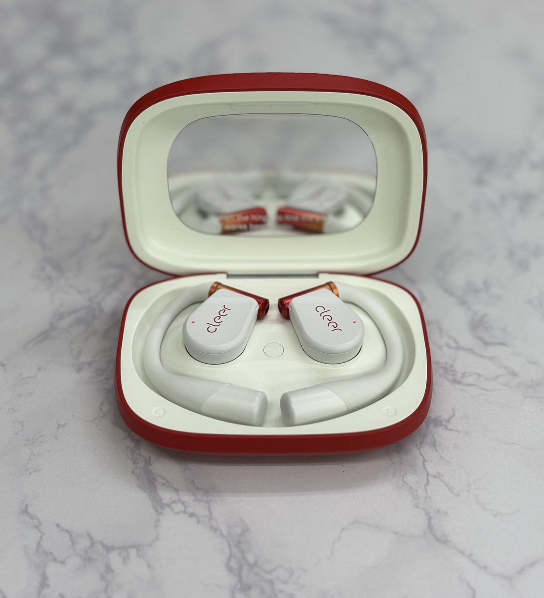 e_earphone_NPB's tweet image. 【新製品・試聴機展示開始情報📢】
 #Cleer( #クリア）から
 
『 ARC3 Gaming White &amp;amp; Red』
＼9月13日発売予定／

当店試聴機ございます🤲🏻
 
ドングルが付属しており、低遅延でゲームが楽しめてオススメです。
空間が広いのでRPGゲームをされる方に特にオススメ！