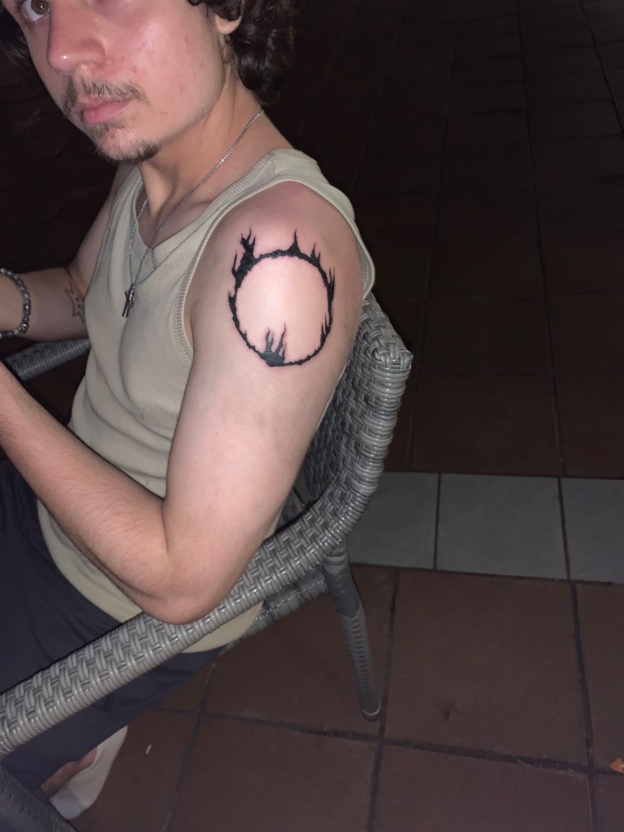 GoujonSR's tweet image. dark souls tattoo 🤺❤️