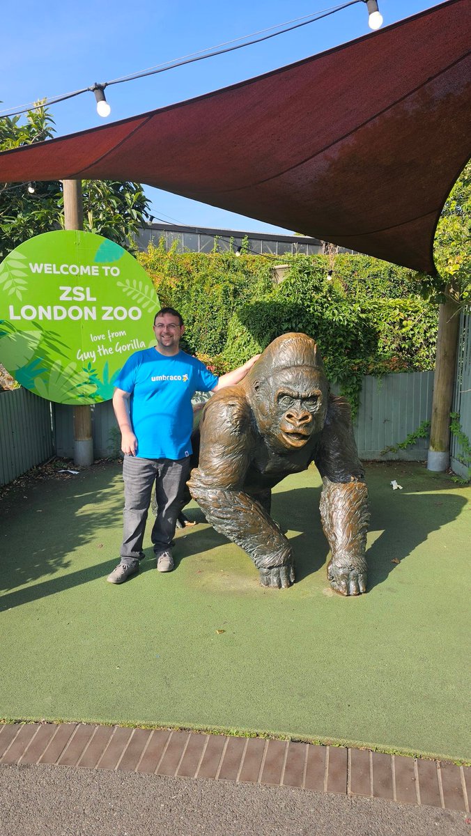 Andy_Boot's tweet image. Hello from @zsllondonzoo! #umbracoTees #umbraco
