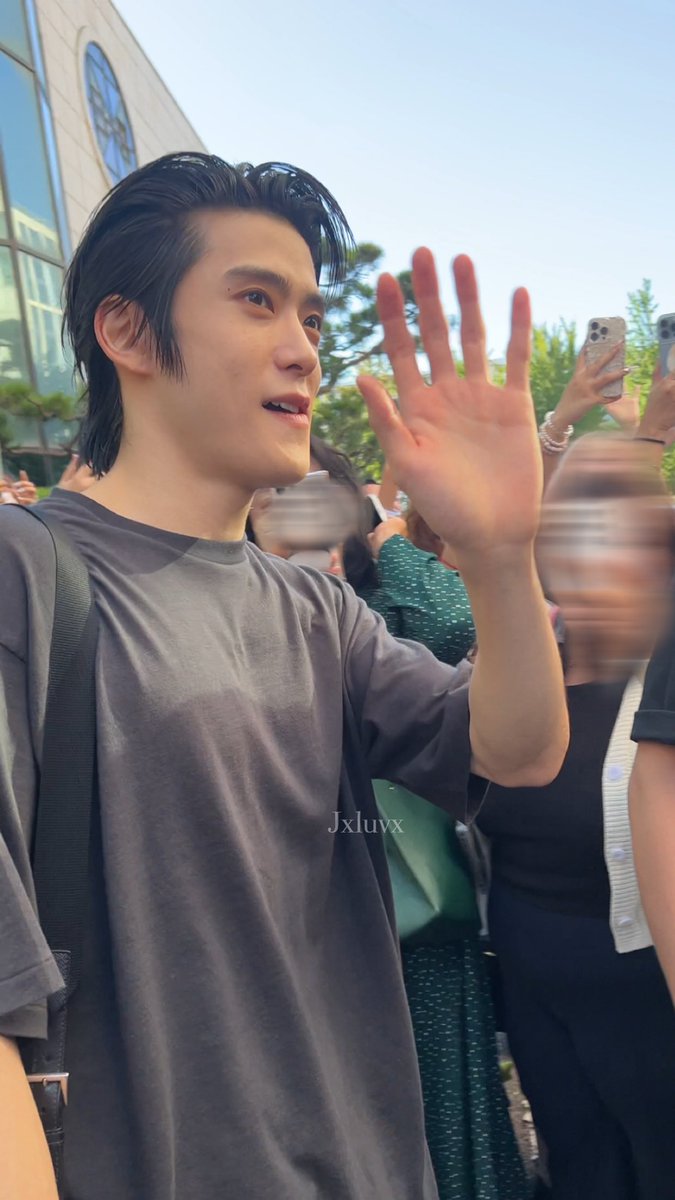 Jxluvx's tweet photo. 240830 퇴근 

우리 재현이 미모를 봐…🥹

#NCT #NCT127 #정재현 #재현 
#윤오 #JAEHYUN #ジェヒョン https://t.co/EWe6nYH1M9