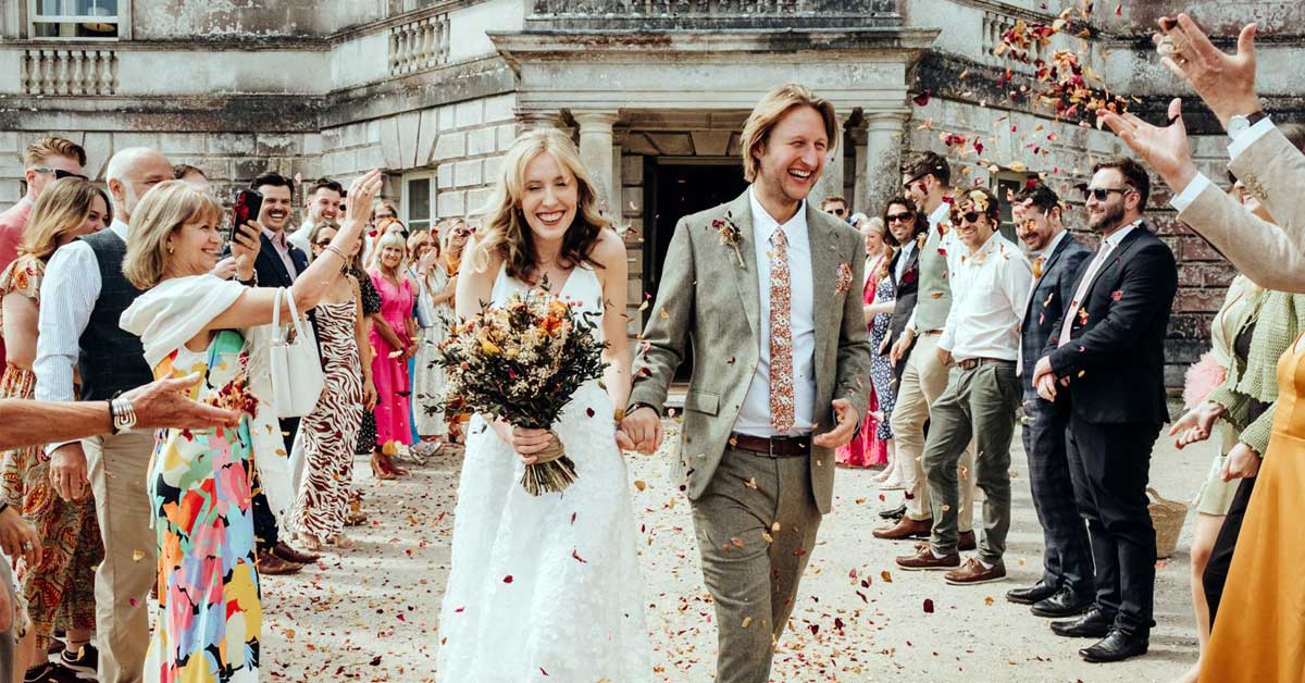 SharphamTrust's tweet photo. Sam &amp; Lizzie, wed @SharphamTrust in August! 

You CAN get married here, see? 

Interested? Book a viewing on housemanager@sharphamtrust.org 

📷 Danny Jack Photography on Insta @danny_jack_photography

#DevonWeddings #DevonWeddingVenue #Totnes #weddings #licensed https://t.co/bdhMpo2hbA