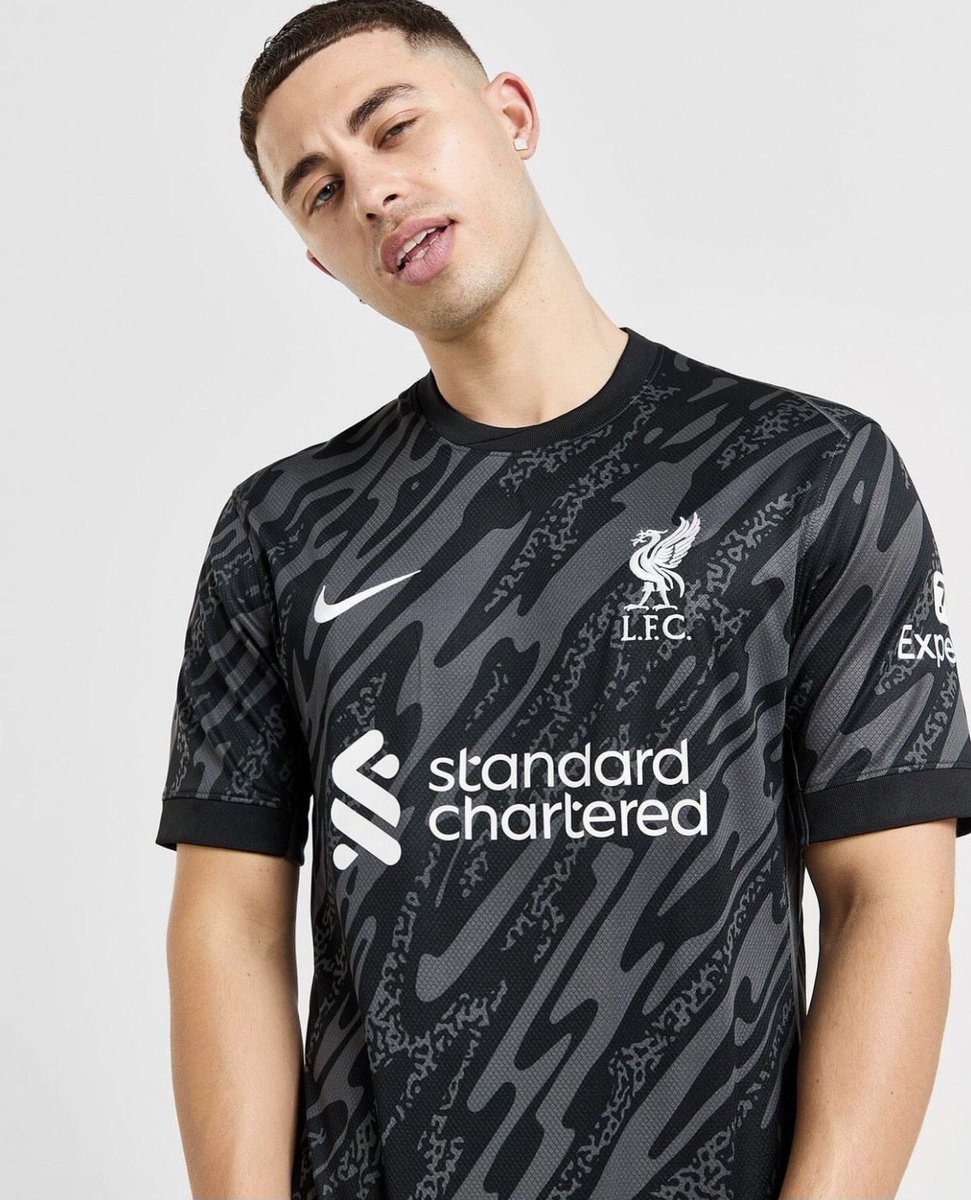 KenWoodJerseys's tweet photo. Manchester United &amp; Liverpool Goal Keepers Jersey Available for purchase @KenWoodJerseys 

¢150

Nationwide Delivery 🚚 📦 

Kindly Call 0548745692 or WhatsApp me  using this the link ➡️https://t.co/goFWDyAhA3 https://t.co/p9TTJSIQh8