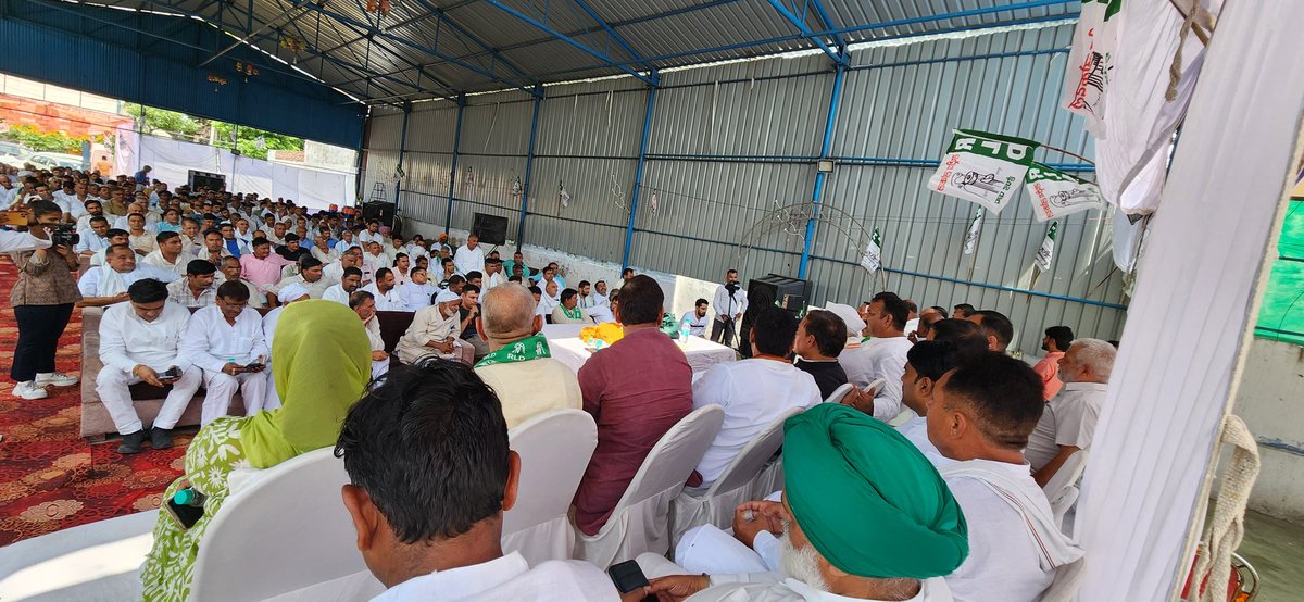 माननीय प्रदेश अध्यक्ष व पूर्व विधायक <a href="/Ramashishmlc/">Ramashish Rai</a> जी के मीरापुर विधानसभा में आगमन पर साथियों सहित शहनाई मंडप में स्वागत किया 
#RLD
<a href="/jayantrld/">Jayant Singh</a> <a href="/AnilKumarMZN/">ANIL KUMAR</a> <a href="/MalikBirpal/">Birpal Malik</a> <a href="/RldSudhir/">सुधीर भारतीय</a> <a href="/Rajpalbalyan/">RAJPAL BALIYAN</a> <a href="/ANI/">ANI</a> <a href="/drsanjeevbalyan/">Dr. Sanjeev Balyan</a> <a href="/QazifaizRLD/">Qazi faiz RLD</a>
