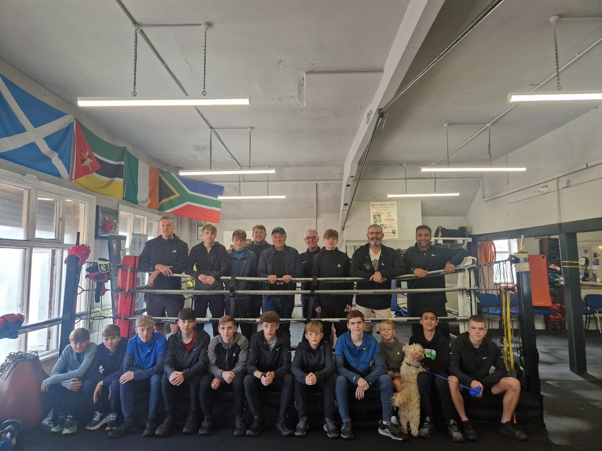 IanByrneMP's tweet photo. The very best of luck to all the young boxers from Old Swan Amateur Boxing Club attending the training camp this weekend in Wales, it was great to wave them off this morning but I do not envy what lies ahead when outlined by the training team 😂
#Gruelling 🥊 https://t.co/sE4dhw5wdS
