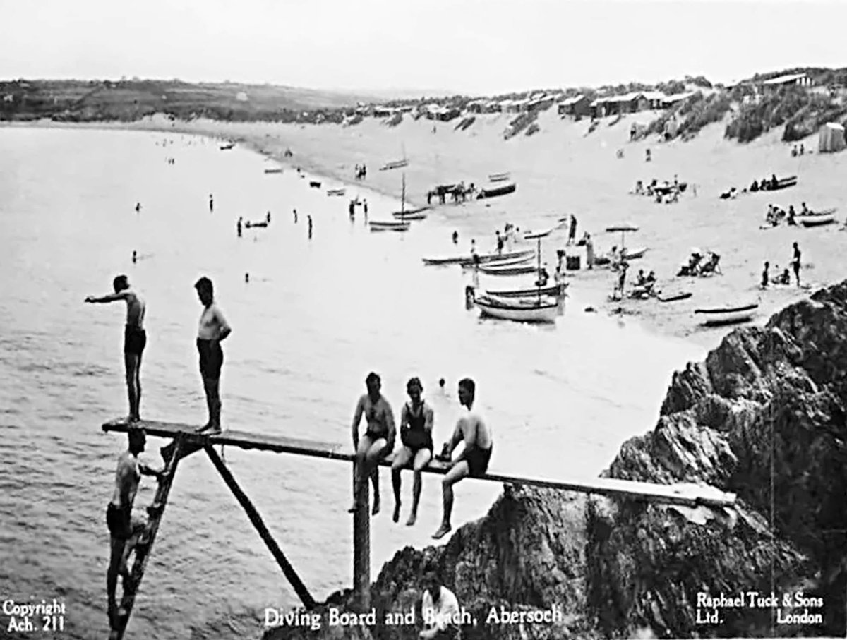 SetCheshire's tweet photo. Back in the day any Cheshirite still in Abersock a week after the Bank Holiday was forced to walk the plank.
#howtimeschange https://t.co/qnEFQFatdM