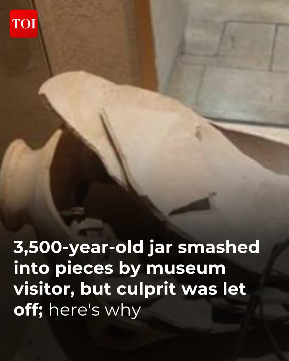 timesofindia's tweet photo. A 3,500-year-old artifact dating back to Middle Bronze Age, was accidentally broken into pieces by a museum visitor in Israel while trying to "pull the jar slightly" at the #HechtMuseum in the University of Haifa

Read more🔗https://t.co/0Vc8ncwPUf https://t.co/bdmJ1JDTPK
