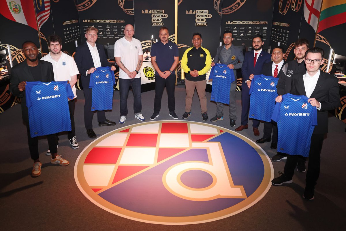 gnkdinamo's tweet photo. U tijeku je svjetsko prvenstvo u virtualnoj igri @FootballManager. Čak pet igrača od ukupno 20 igraju upravo s našim Dinamom, a pobjednik turnira osvojit će nagradnu vrijednu 100 tisuća funti! Sretno svima 💙💪🏻 https://t.co/P4Npb6R9Nn