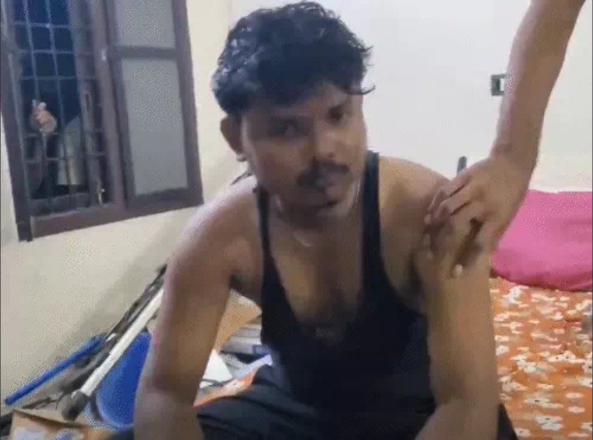 *आंध्र प्रदेश में गर्ल्स हॉस्टल के वॉशरूम में हिडन कैमरा‼️

300 वीडियो-फोटो लीक; आधी रात को छात्रों का प्रदर्शन, आरोपी बीटेक स्टूडेंट गिरफ्तार‼️

प्रदेश में कृष्णा जिले के गुडीवाड़ा में इंजीनियरिंग कॉलेज के गर्ल्स वॉशरूम में हिडन कैमरा मिला। गुरुवार शाम 7 बजे यह खबर सामने आते ही