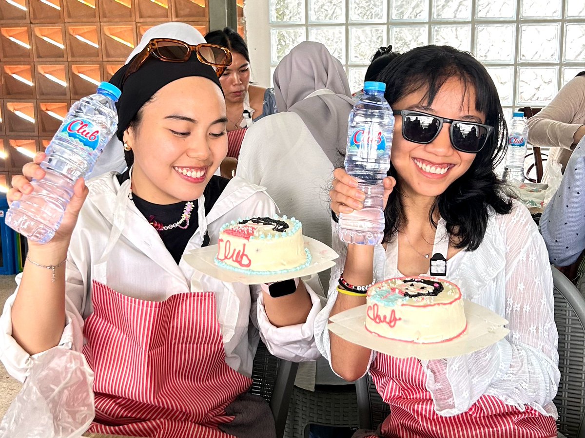 club_airmineral's tweet photo. Tips dekor kue anti gagal ala Mad Batter pas #ClubXperience kemarin~
πΌοΈCari inspo di pinterest
βοΈSimplified bentuk jadi bulet/persegi/segitiga aja
π Kalo tangan geter pegangin pake tangan satu lagi
π₯³HAVE FUN! gak usah takut hasilnya jelek~
Yuk dicoba #TemanClub! https://t.co/8v9Pe3IN16
