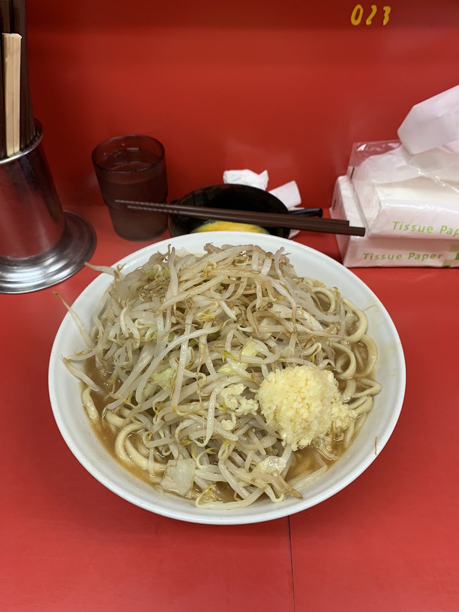 undersonkun's tweet photo. ラーメン二郎仙台店
大ラーメン　8カタ　グル抜き　＋生卵
ニンニクマシヤサイカラメ
今日のはスープけっこう醤油濃いめで化調を抜いたからか、何となく物足りなかった。麺はプリっとしていて美味かった。ごちそうさん🙏🏻 https://t.co/DAHeD9CP5m