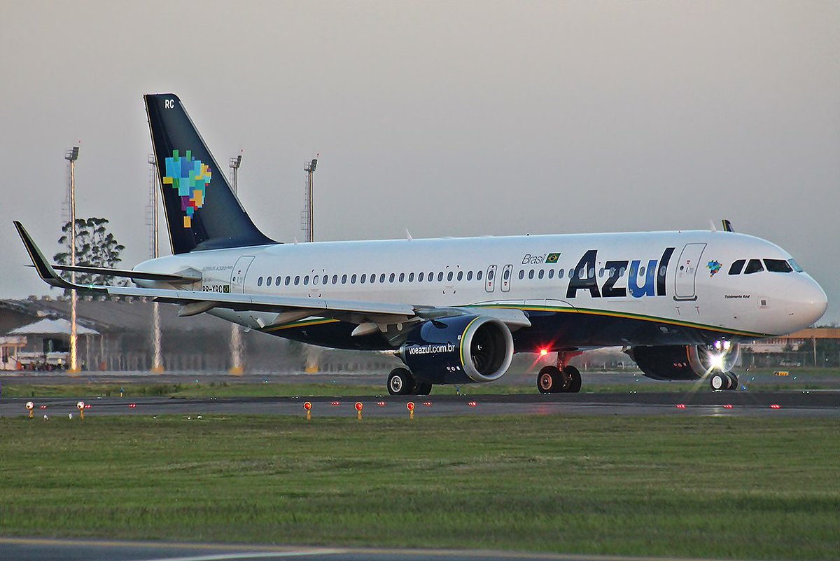 AvSourceNews's tweet photo. Earlier this week, pictures emerged from Sao Luiz where an Azul Airbus A320neo was damaged by a bird strike.

https://t.co/2yTWhLnzJC

@RadarBoxCom

#Azul #Airbus #A320neo #AD4017 #SaoLuiz #Recife #AvGeek https://t.co/zmZRcZdC5A